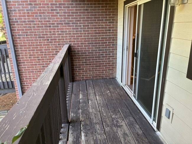 Building Photo - 1 Bedroom, 1 Bath Condo Available Sept 4st...