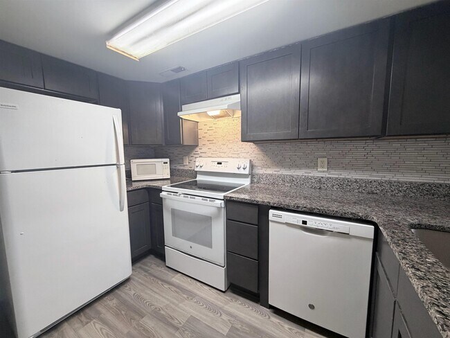 Foto del edificio - 1100 Possum Trot Rd