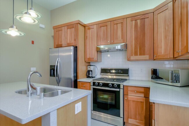 Foto del edificio - Completely Renovated Top Floor Unit in Vic...