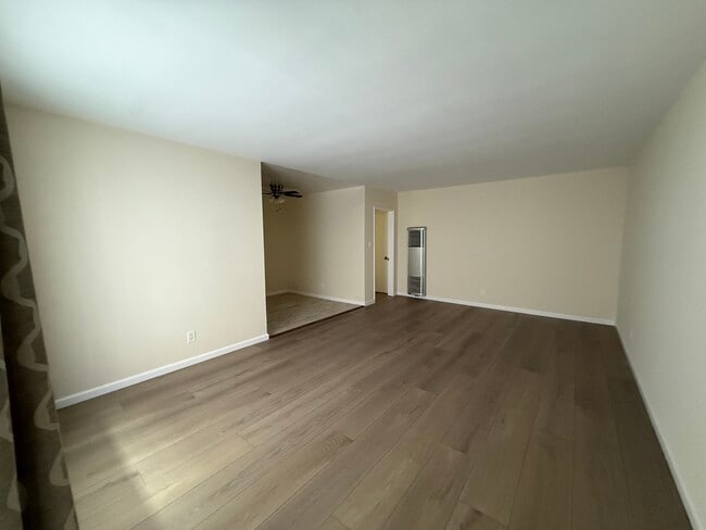 Foto del edificio - 145 Normandie Ave