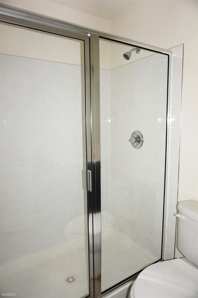 Building Photo - 337 N Charles St