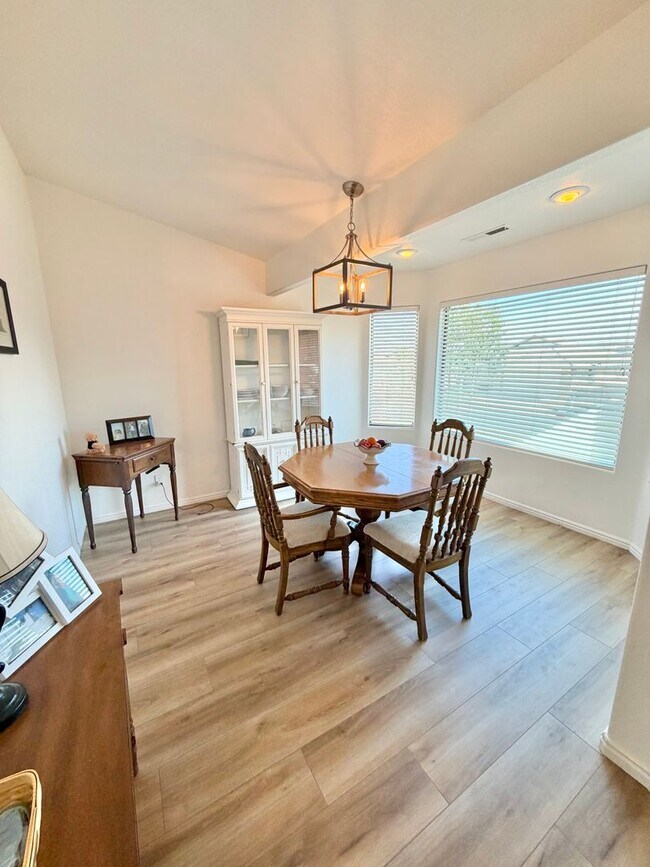 Building Photo - Short term rental available! 9-Month lease!!