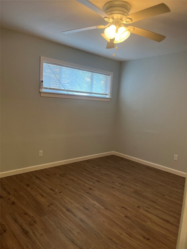 Building Photo - 4624 Bell St