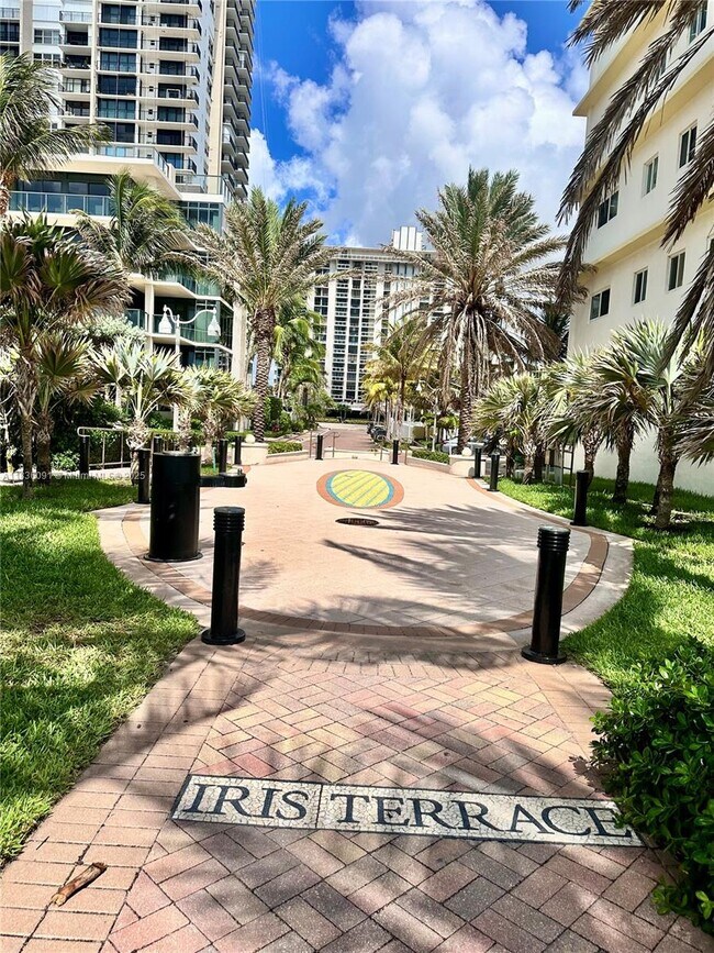 Building Photo - 2200 S Ocean Dr