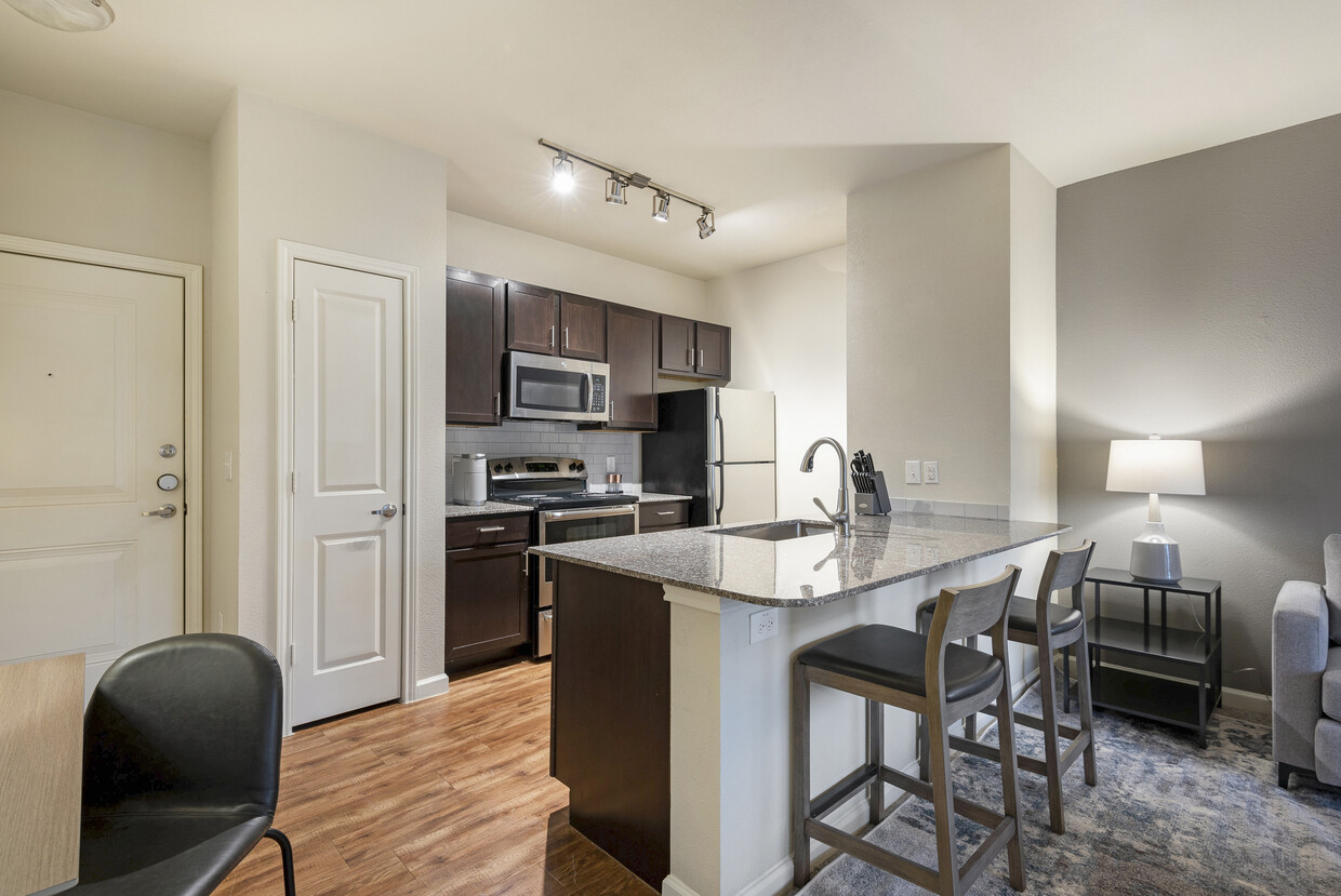 Foto principal - 715 W Slaughter Ln