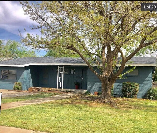 Foto del edificio - 3 bedroom 2 bathroom house in great location!