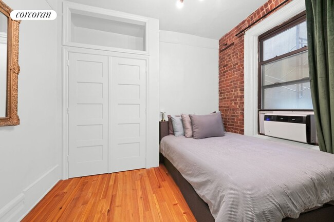 Building Photo - 242 W 104th St