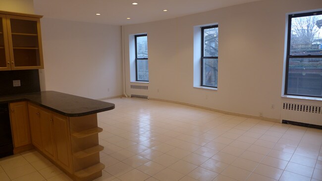 Building Photo - 388 7th St