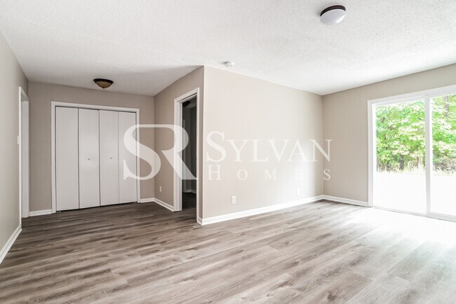 Building Photo - 1204 Glenarden Dr