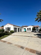 Building Photo - 936 Salida Del Sol