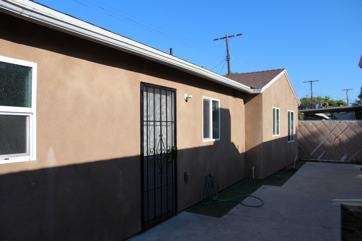 Foto principal - 8155 Cantaloupe Ave