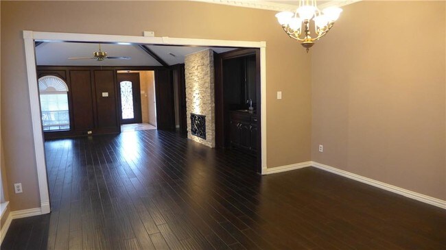 Building Photo - 2865 Stoneridge Dr