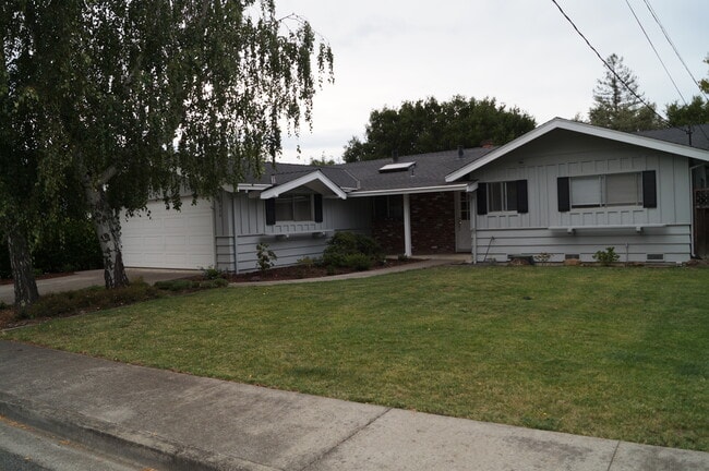 Photo - 1028 Sanders Dr House