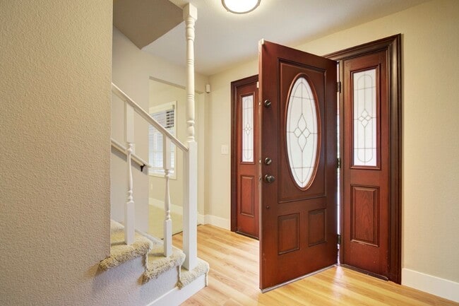 Building Photo - 4Bd/2.25Ba Bellevue House