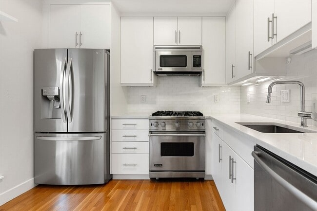 Foto del edificio - 242 Shawmut Ave