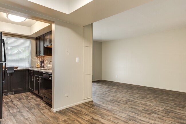 Building Photo - Miller Estates Apartments