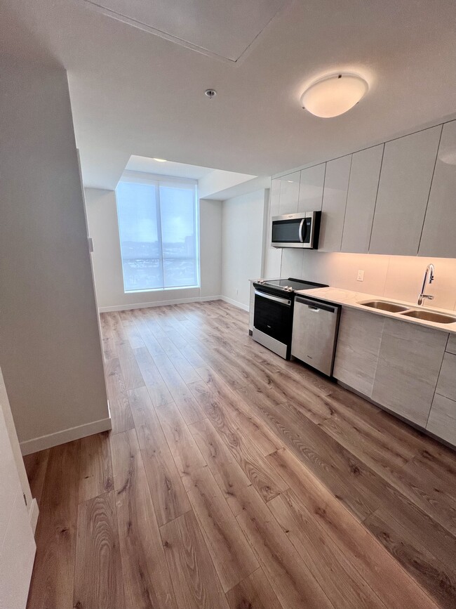 Building Photo - 60-1260 Frederick St