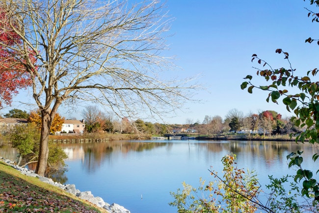 Building Photo - Lakes Of Greenbrier