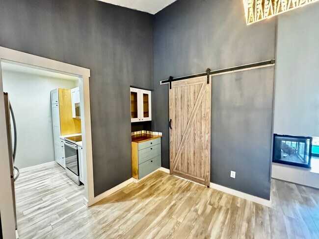 Foto del edificio - Must See Sixty-01 Village Unit with $500 M...