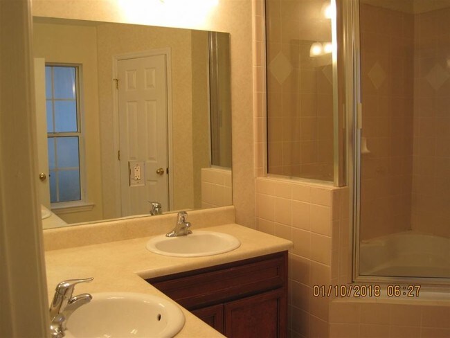 Foto del edificio - 3386 Woodbriar Ln