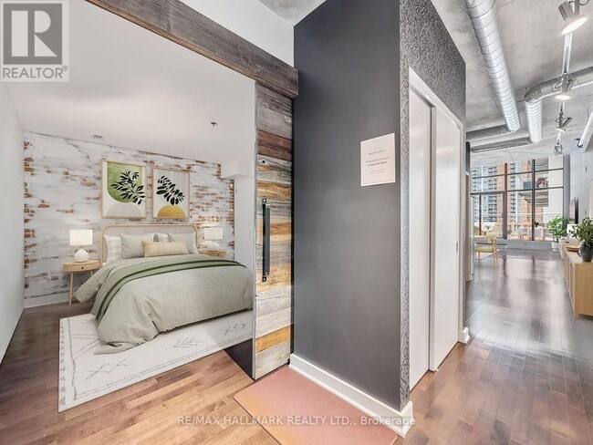 Building Photo - 43 Hanna Ave