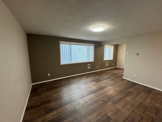 Foto del edificio - 144 SW Lee St