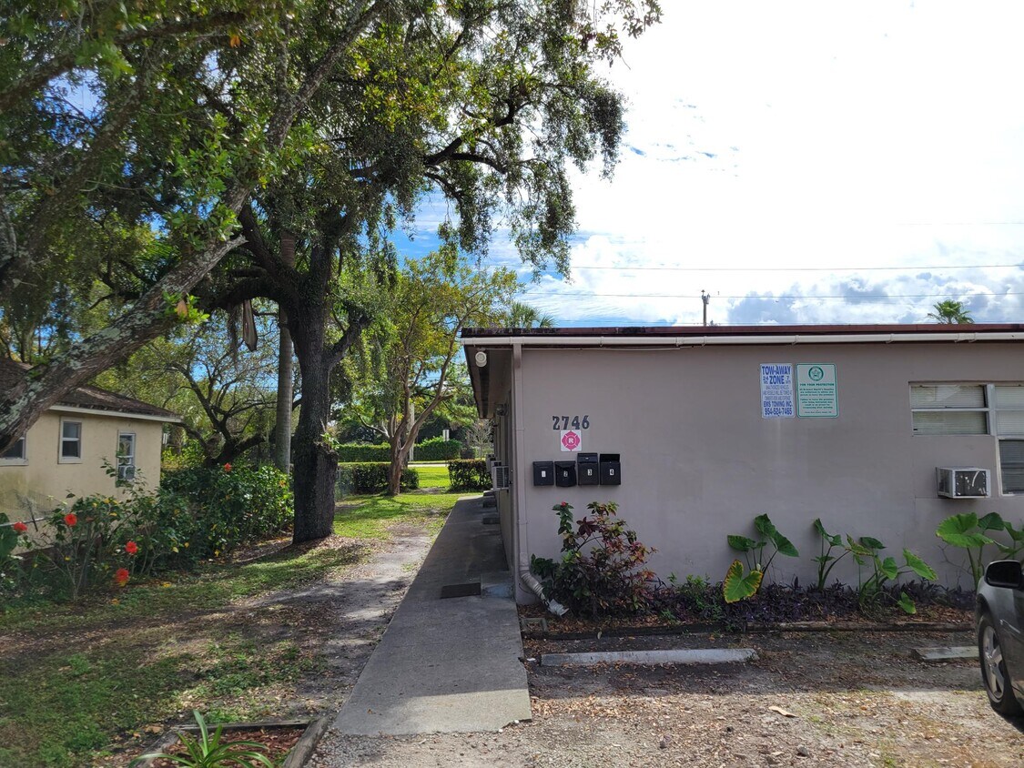 Foto del edificio - 2746 NW 6th Ct