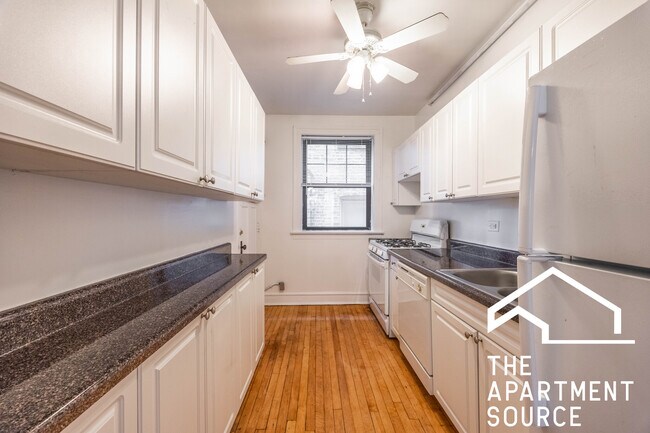 Foto del edificio - 925 Forest Ave