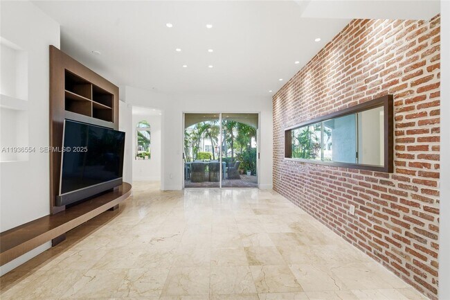 Foto del edificio - 3135 NE 211th St