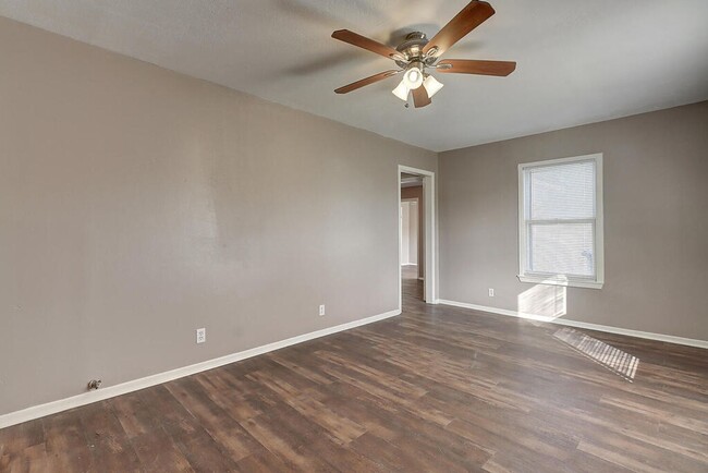 Foto del edificio - 10921 Shady Ln