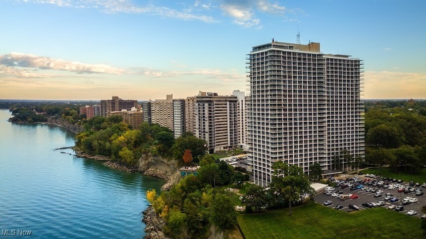 Primary Photo - 12700 Lake Rd