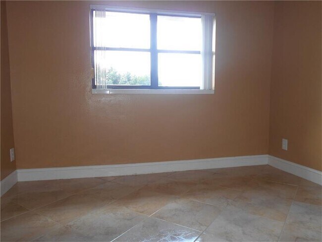 Foto del edificio - 4014 NW 87th Ave