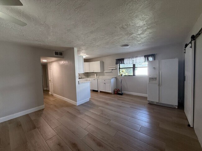 Building Photo - 4050 Mt Sterling Ave