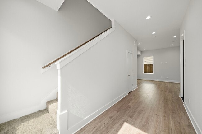 Building Photo - 833 Dorchester St