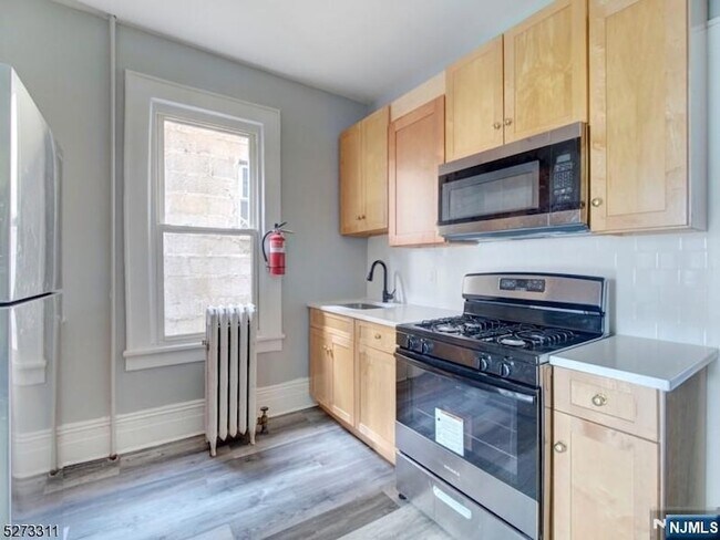 Building Photo - 68 Mill St