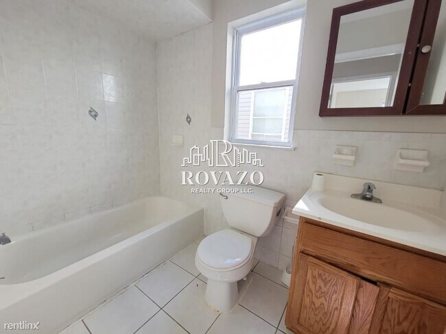 Building Photo - 4 br, 3 bath Duplex - 288 Sussex Ave # 1AA