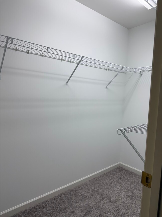 Vestidor. Armario doble en el dormitorio principal. - 10724 Prince Albert Way