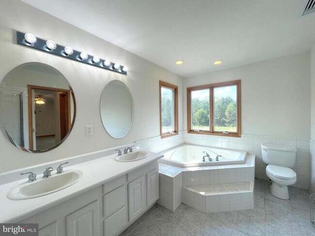 Foto del edificio - 43737 Sandy Bottom Rd