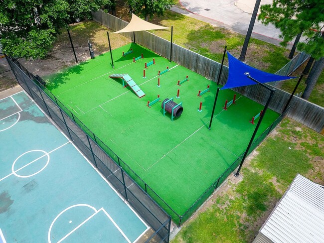 Foto del edificio - 8455 Will Clayton Pkwy