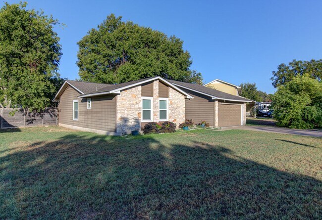 Foto del edificio - Recently renovated, move-in ready 3/2 home...