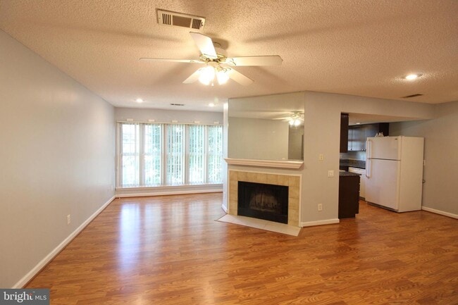 Building Photo - 3901 Golf Tee Ct