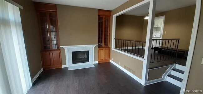 Building Photo - 5089 Buckingham Pl Dr