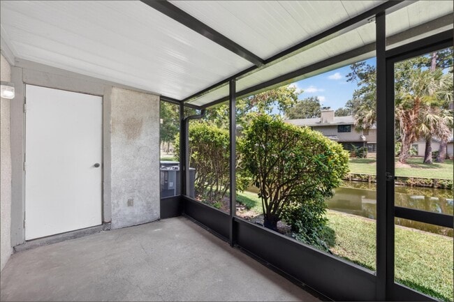 Building Photo - 7701 Baymeadows Cir W