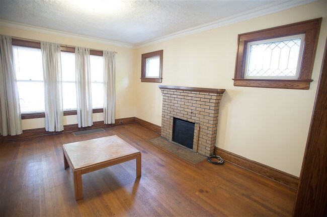 Building Photo - 1208 Roosevelt Ct