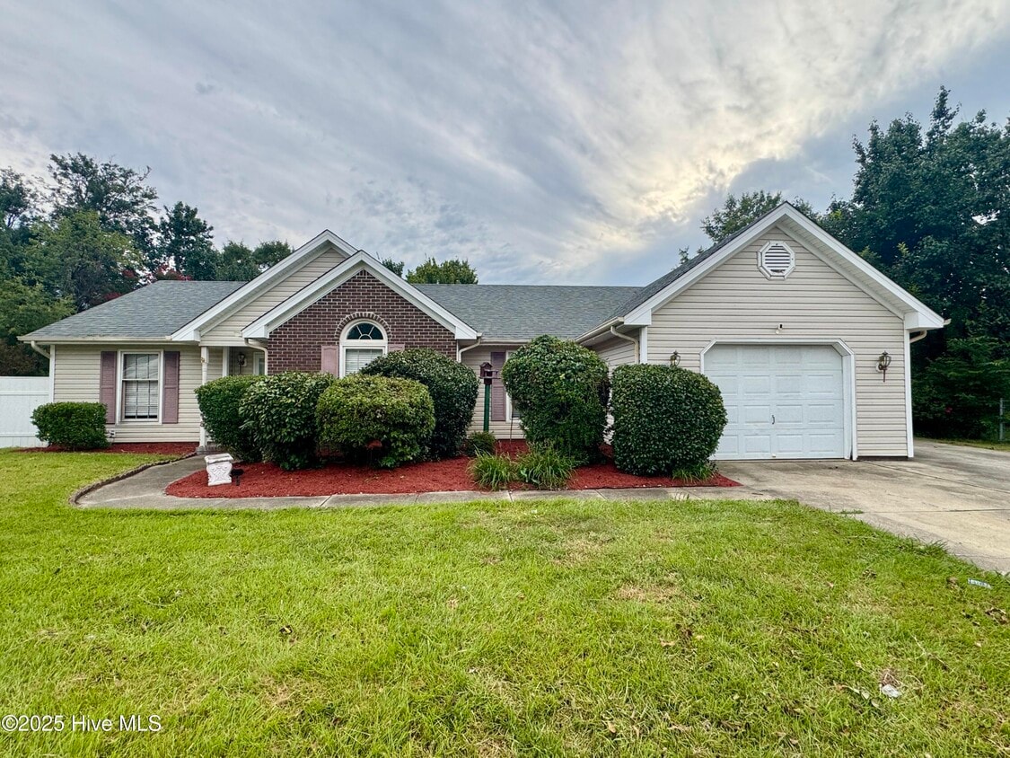 Foto principal - 118 Stonemark Ct