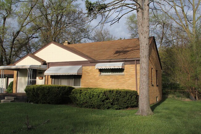 Building Photo - 21131 Ridgedale St