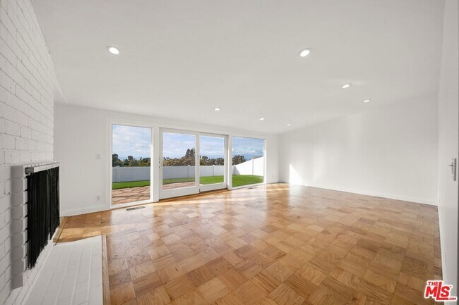 Building Photo - 27041 Whitestone Rd