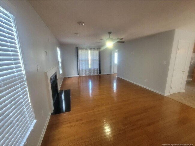 Foto del edificio - 3320 Benson Pl