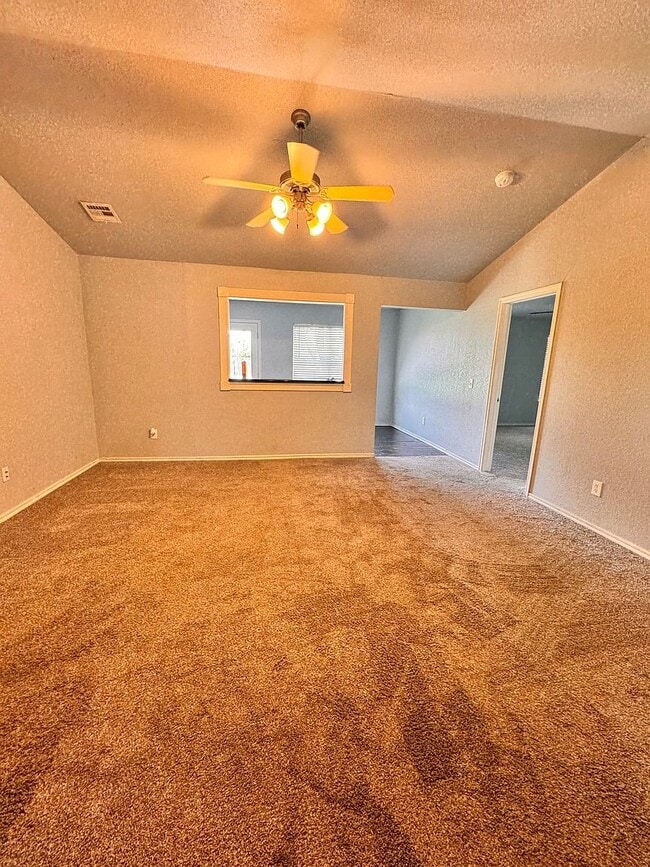 Building Photo - 4401 SE 86th St