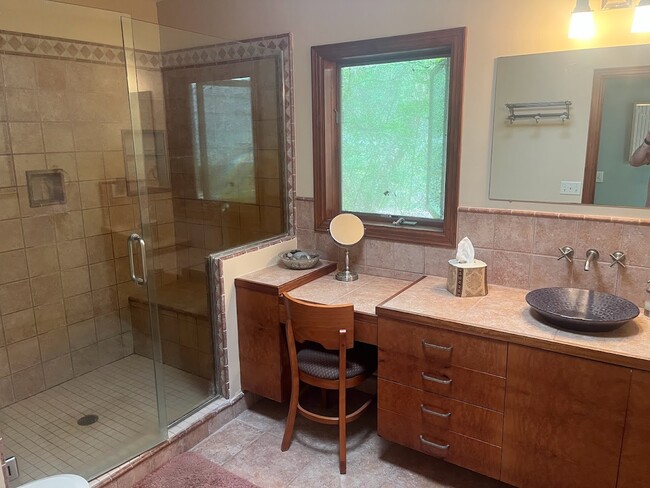 Building Photo - 165 E Miller Rd